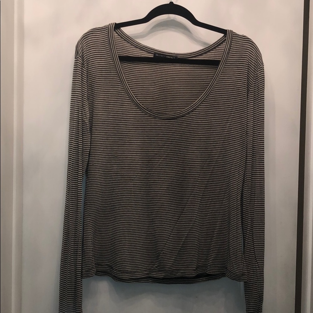 long sleeve brandy melville stripped top